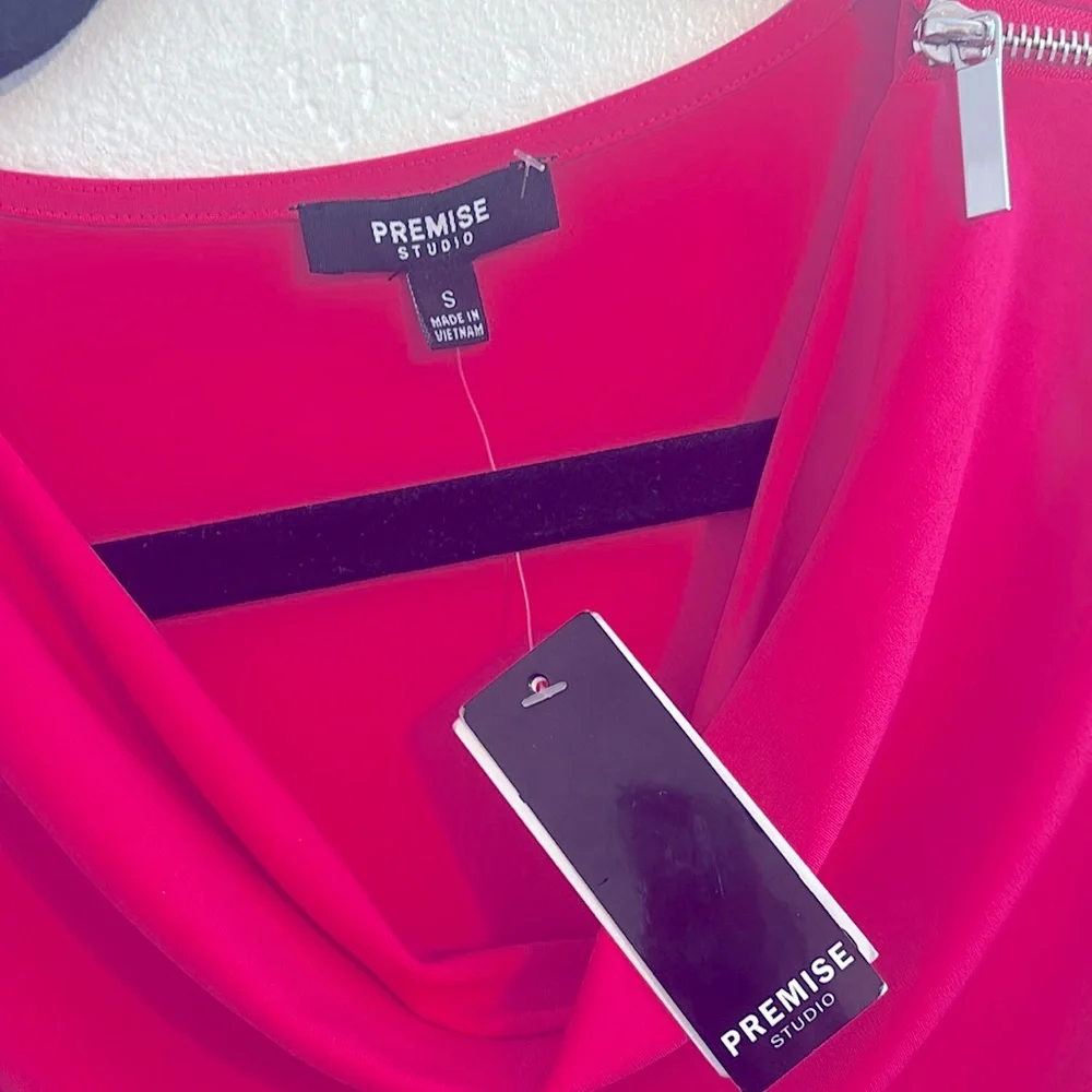 Premise Studio Pink Top - Picture 2 of 8